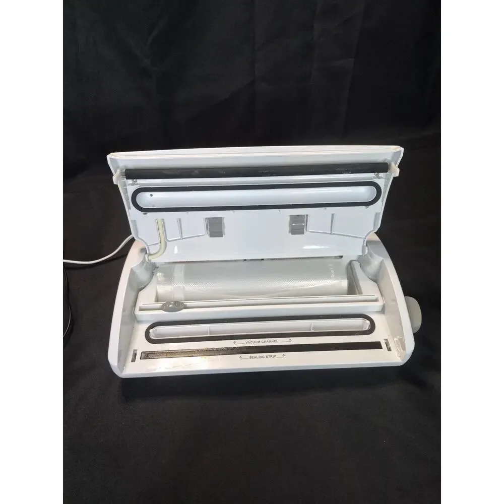 FoodSaver V2490 Advanced Design Vacuum Food Sealer System With Bags. Works Great